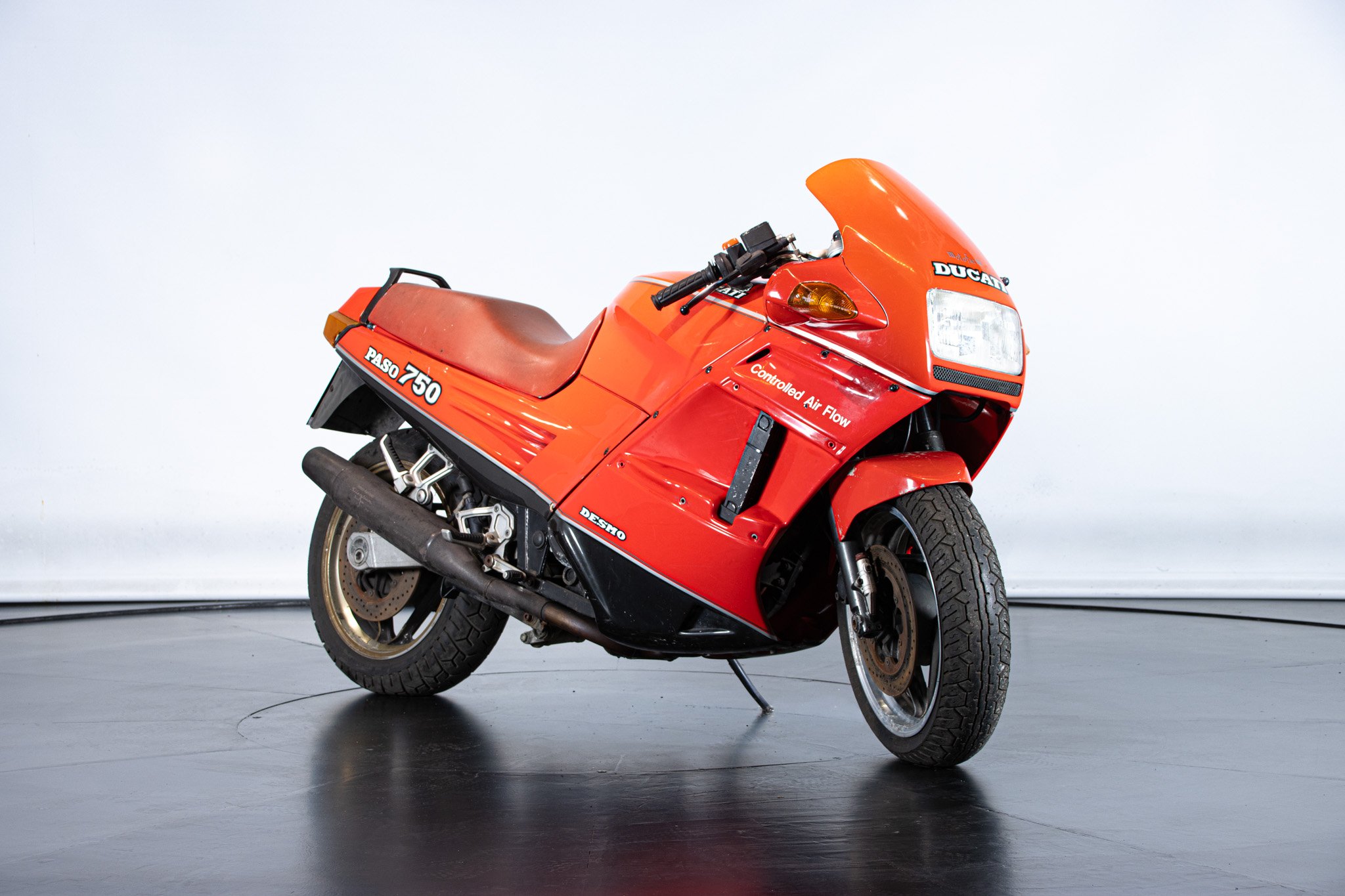 Ducati PASO 750 