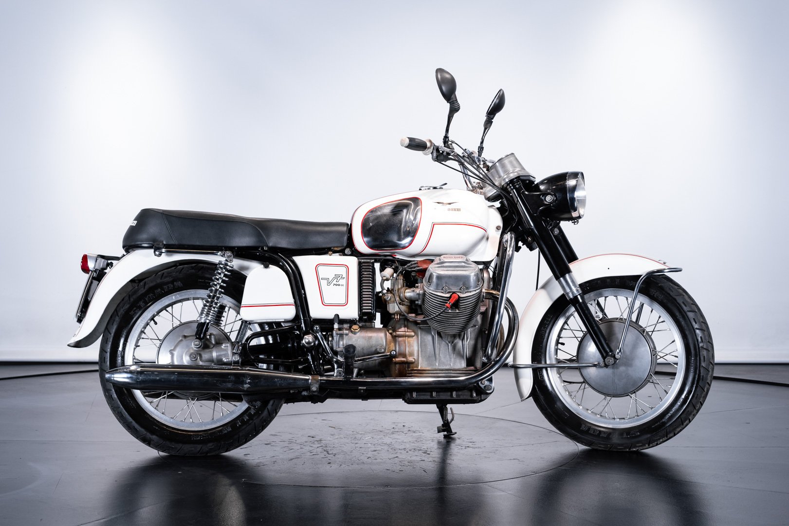 Moto Guzzi MOTO GUZZI V7 700 