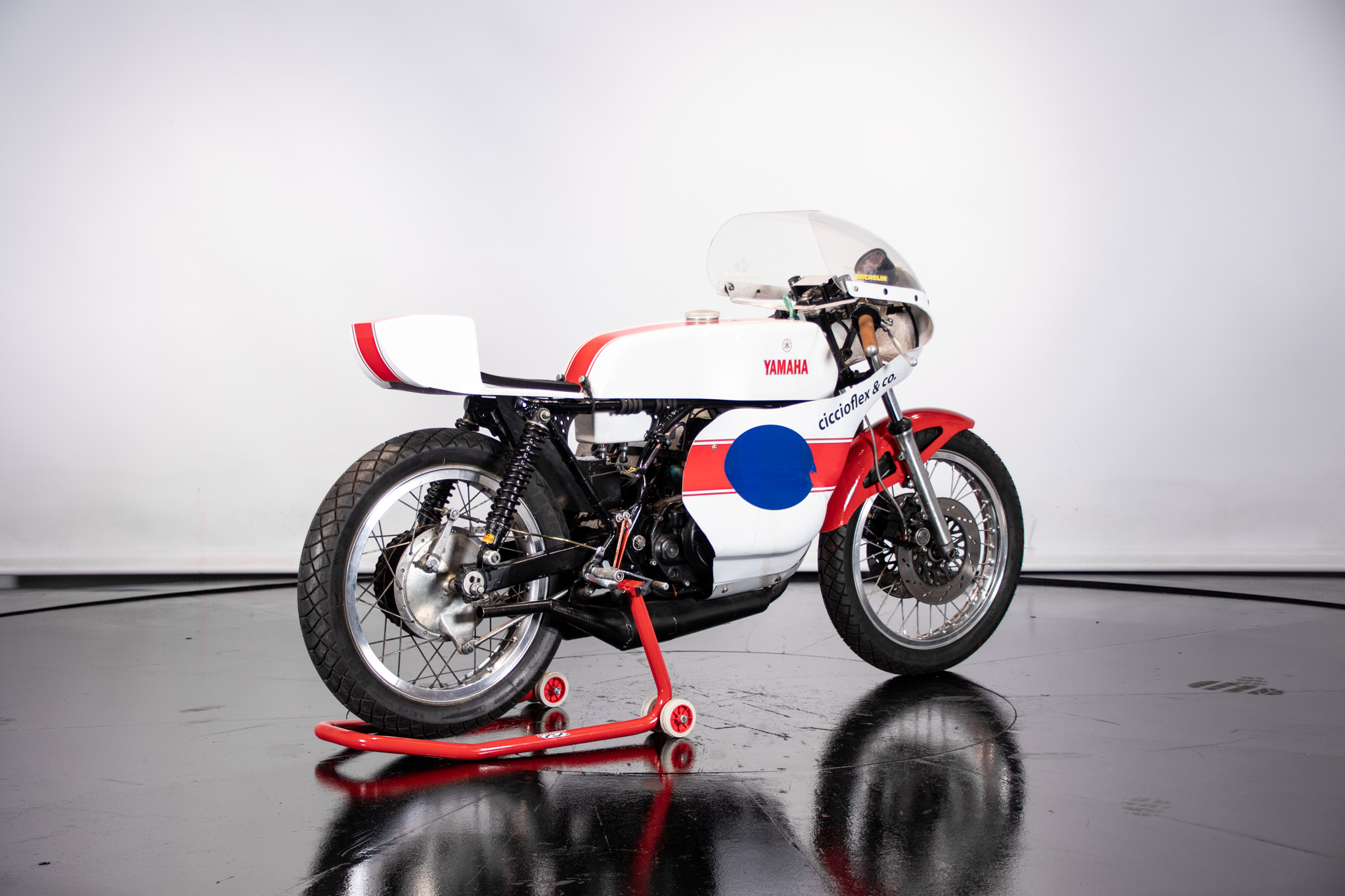 Yamaha TZ 350 Johnny Cecotto Replica 